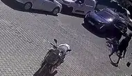 Trafikte vicdanları sızlatan saldırı: Çukurdan kaçan kuryeyi çocuğunun yanında dövdü