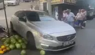 Aydın'da pazar yerinde şoke eden görüntüler: Direksiyon başındaki sürücü ortalığı birbirine kattı