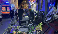 Uşak’ta cadde ortasında kaza: Direğe çarpan araç kaldırımdakileri biçti
