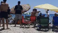Çeşme’de plaj keyfi kavgayla bitti: Şemsiye açmak isteyen tatilciye işletme engeli