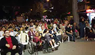 Makam Koltuğunu Çocuklara Kaptırdı, Ayakta Alkışlandı: Başkan Dere’den Örnek Davranış