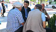 Uşak sokaklarında samimi diyalog: Vali Kartal esnafın nabzını tuttu