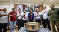 Cemil Tugay, Alevi Bektaşi derneğinde dostluk ve iyilik mesajları verdi, aşure ikram etti
