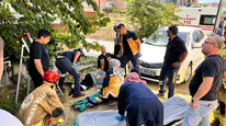 Bahçedeki hasat girişimi kabusa dönüştü: Merdivenden düşen kadının bacağına demir saplandı