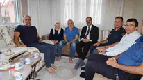 Karacasu’da duygusal buluşma: Kaymakam Battal kahramanların hanelerine konuk oldu