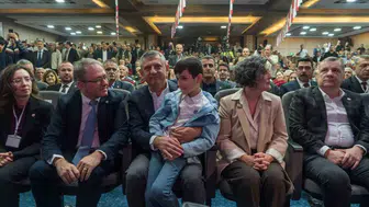 Özgür Özel’den Manisa’daki dedikodulara sert yanıt: Çakallara pabuç bırakmayız
