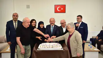 Aydın'da anlamlı gün: Vali Varol yaşlıların gönlünü aldı