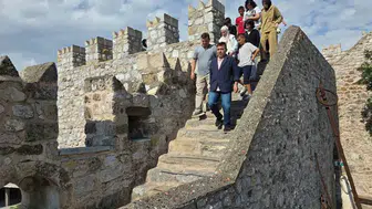 Tarihi kalenin kapıları Alanyalı gençler için açıldı: Kaymakam Kaya bizzat rehberlik etti