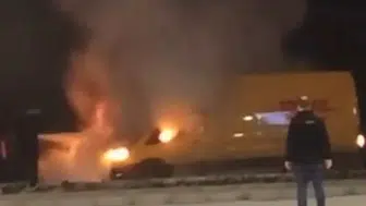 Denizli trafiğinde yürekleri ağza getiren yangın: Kargo aracı küle dönmekten son anda kurtuldu