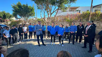 Bodrum'un şampiyonları gençlerle buluştu: Denizin Kızları'ndan anlamlı ziyaret