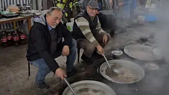 Tavas’ta sonbaharın bereketi: 650 yıllık pekmez geleneği komşulukla harmanlanıyor