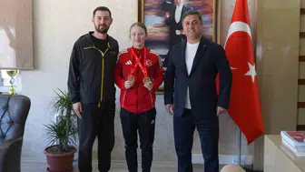 Karate minderinde Manisa rüzgarı: Avrupa şampiyonu Büber’e tebrik ziyareti