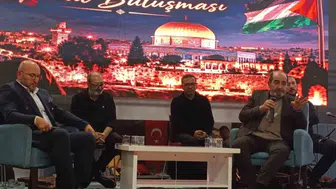 Salihli'de kültür şöleni: Spor salonu doldu taştı, vatandaşlar yere oturdu