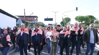 Didim’de bereketli hasat coşkusu: Kadınların traktörlü korteji şenliğe damga vurdu