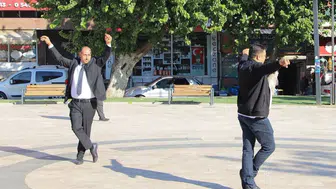 Köşk’te muhtarlardan geleneksel kutlama: Zeybekle sahneye çıktılar