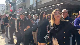 Gazetecilerin eyleminde şaşırtan görüntü: Partililer güvenlik görevine soyundu