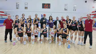 Söke’de voleybol şöleni: Sultanlar rakiplerine set dahi aldırmadı