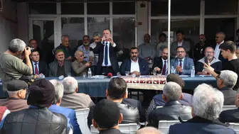 Spil Mahallesi’nde doğalgaz düğümü çözüldü: Mahalleli Başkan Balaban’ı bağrına bastı