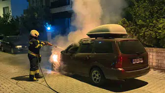 Dalaman'da park halindeki araçtan yükselen dumanlar paniğe yol açtı