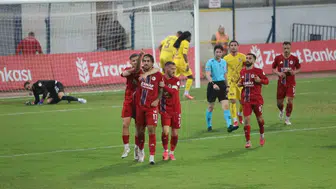 Fethiye'de kupa mesaisi yarıda kaldı: Sağanak futbolun önüne geçti