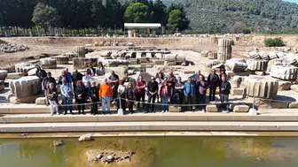Edebiyatın devleri kehanet merkezinde: Homeros’un izi Klaros’ta sürüldü