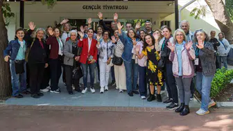 İkinci baharda kep heyecanı: İzmirliler için okul zili yeniden çaldı