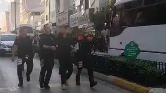 Efeler'de boşanma sonrası dehşet anları: Eski kayınpederinin dükkanında silah çekti