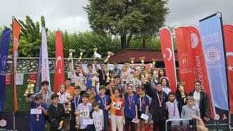 Cumhuriyet Bayramı’nda atletizm rüzgarı: Şampiyonlar madalyalarını aldı