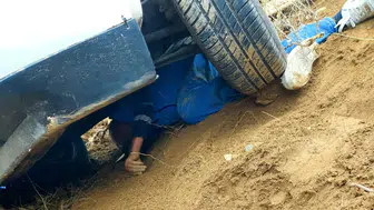 Denizli'de saniyelerle yarışan facia: Hareket eden aracını durdurmak isterken uçuruma yuvarlandı