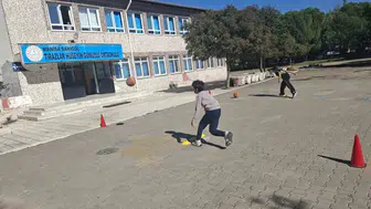 Sarıgöl'de okul bahçeleri çocuk sesleriyle şenlendi: Geleneksel oyunlar geri döndü