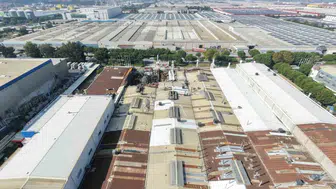 Manisa'da sanayi bölgesinde alevlerle mücadele: İnci Akü fabrikasındaki yıkım gün yüzüne çıktı