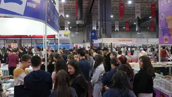 Denizli’de edebiyat rüzgarı: 280 bin kişi kitaplarla buluştu