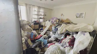 Kuşadası'nda apartman dairesinden çıkanlar şoke etti: Tonlarca atık tahliye edildi