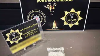 Afyonkarahisar'da şüpheli araç operasyonu: 35 gram uyuşturucuyla yakalandılar