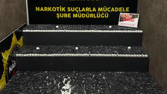 İzmir narkotik ekiplerinden zehir tacirlerine geçit yok: Tonlarca hap üretilebilecek hammadde yakalandı