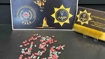Afyonkarahisar'da zehir tacirlerine geçit yok: 121 hapla yakalandı