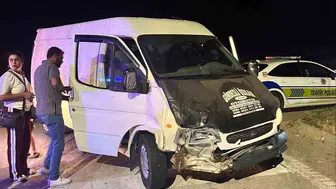 Afyonkarahisar'da trafik kazası: İki araç çarpıştı, 4 kişi hastanelik oldu