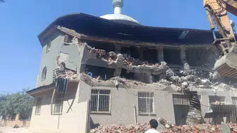 Salihli'de 28 yıllık ibadethanede korkutan tablo: Kolonlar çürüyünce yıkım başladı