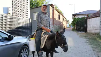 Otomobil anahtarı yerine dizginleri tutuyor: 70 yaşında geleneksel ulaşımdan vazgeçmiyor