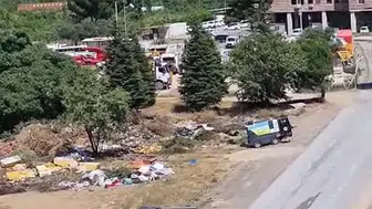 Kendi kapısının önünü görmezden geldiler: Belediye binasının arkası atık sahasına dönüştü