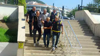 Eski emniyet müdürünün karıştığı parke taşı hırsızlığı şaşkınlık yarattı
