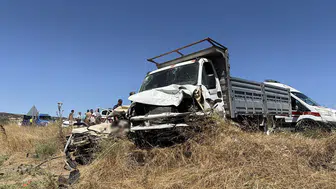Kula-Eşme yolunda korkunç kaza: 70 yaşındaki sürücü olay yerinde can verdi