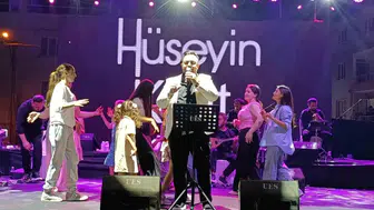 Selendi’de 104. Yıl Coşkusu: Başkan Daban’dan Hüseyin Kağıt’a Sahne Desteği