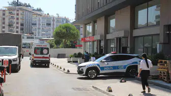Efeler’de korkutan kaza: Elektrikçi arkadaşını görmeye gitmişti, merdivenlerden düştü