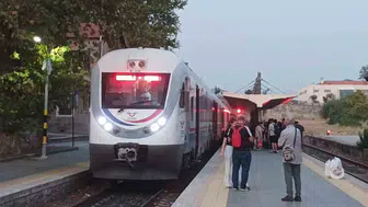 Raylarda bitmek bilmeyen çile: Tren arızası yolcuları perişan etti