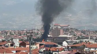 Denizli’de Sanayi Bölgesinde Yangın Panığı: Palet Üretim Tesisine Alevlerden Müdahale