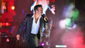 İzmir Fuarı’nda kahkaha ve müzik rüzgarı: Sahne tozuna doğum günü sürprizi