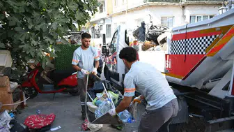 Kuşadası sokaklarında çirkin görüntüye geçit yok: Zabıtadan sert müdahale
