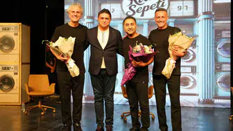 Aliağa’da Bir Ay Süren Sanat Şöleni, Zafer Bayramı Coşkusuyla Perde Kapattı