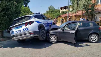 Nazilli'de ortalık savaş alanına döndü: Görev başındaki polis aracıyla otomobil çarpıştı